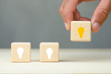 汽车显示abs和刹车灯一直亮是什么原因