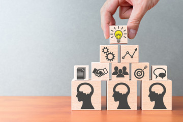 汽车显示abs和刹车灯一直亮是什么原因