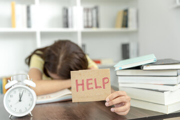 汽车显示abs和刹车灯一直亮是什么原因